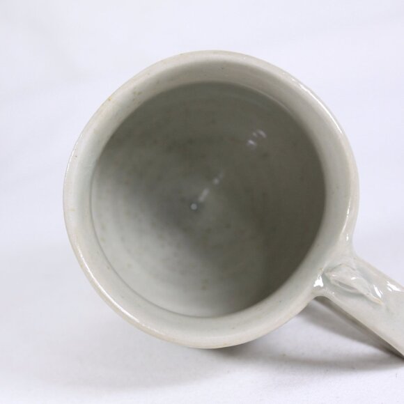 Handmade pottery mug sage green with little mouse - Picture 2 of 11